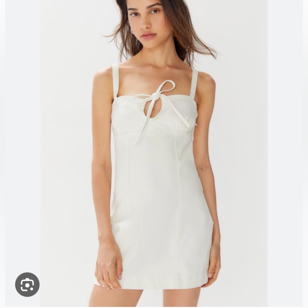 Urban Outfitters Keyhole Dress! 🤍